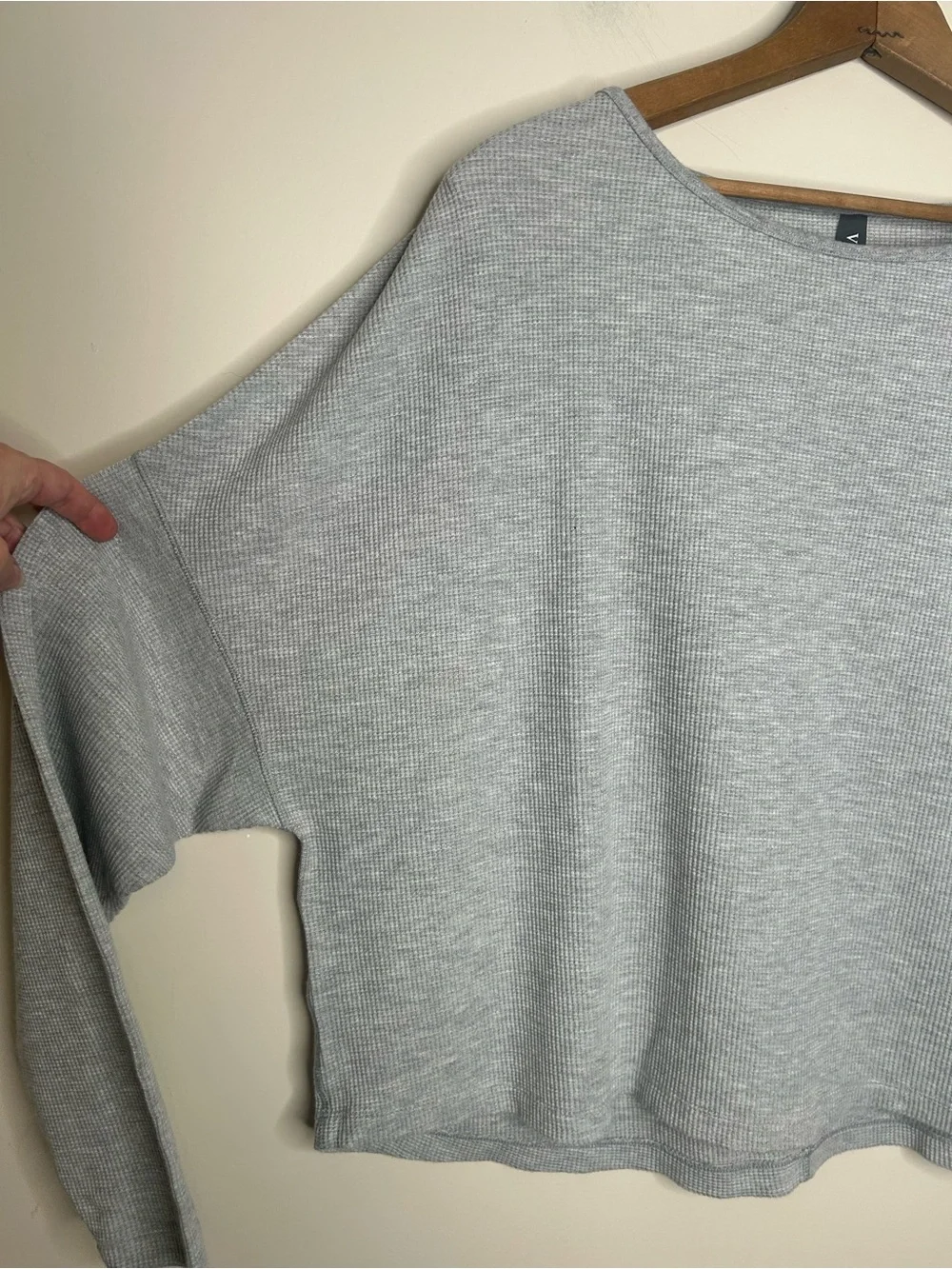 Vuori Heather Gray Waffle Weave L/S top Size M/L NWOT Cotton Blend Slight Crop - Picture 2 of 6